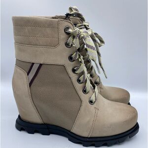 SOREL WOMEN'S‎ JOAN OF ARCTIC WEDGE III LEXIE
BOOTIE